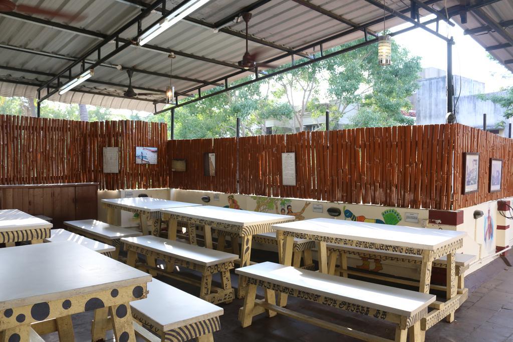 Elements Hostel Chennai Exteriör bild